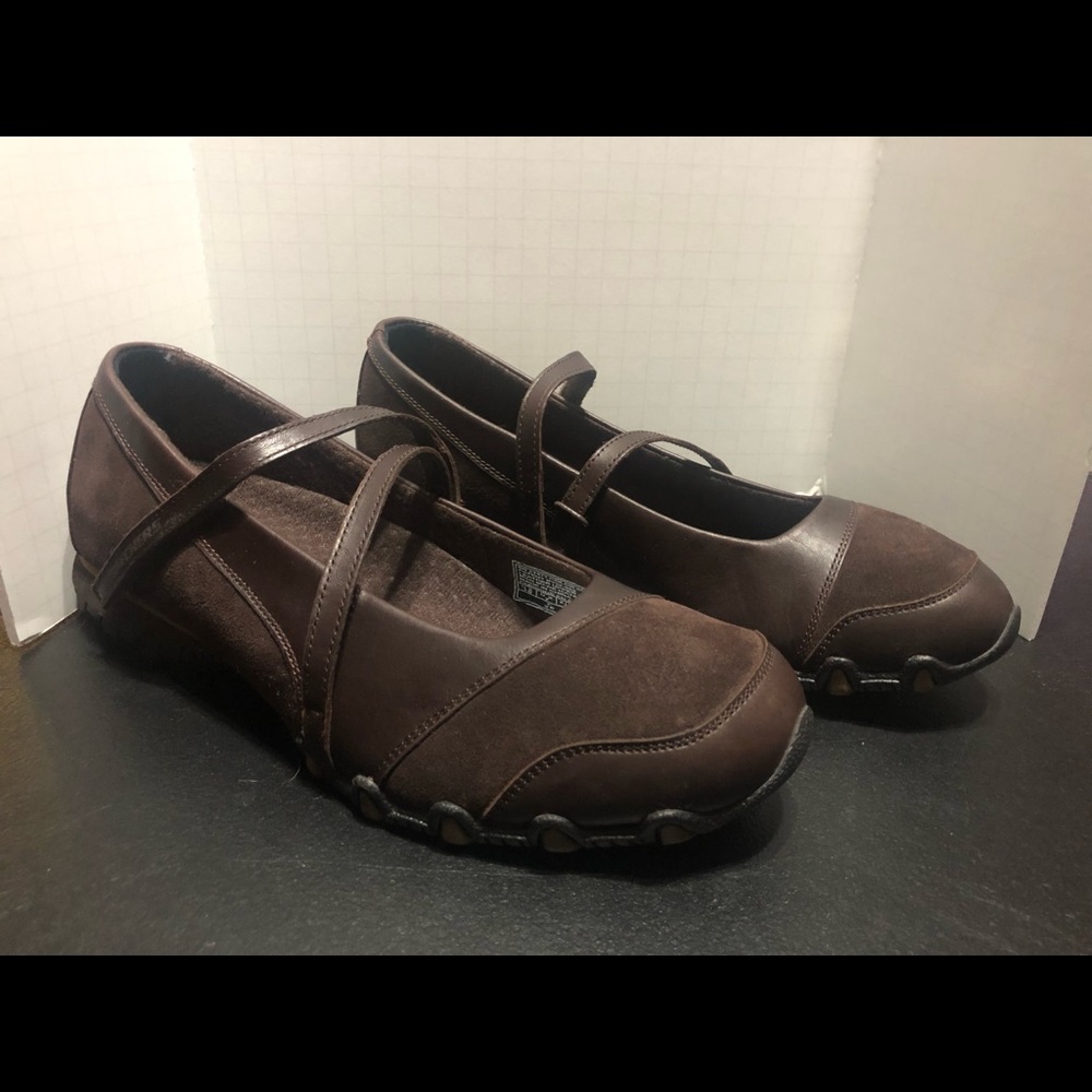 New Skechers size 10, brown leather/suede Mary Janes